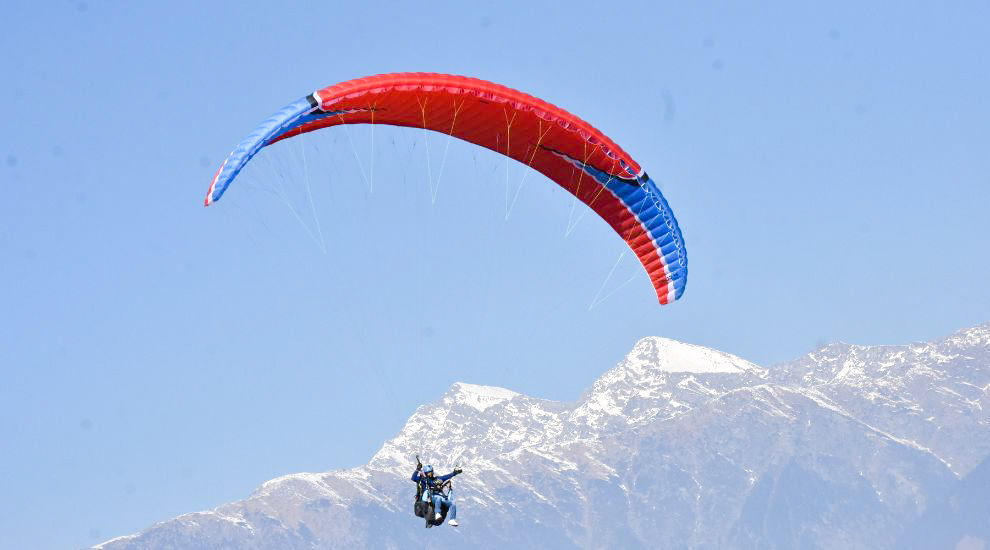 Paragliding in dehradun with taxi service in dehradun